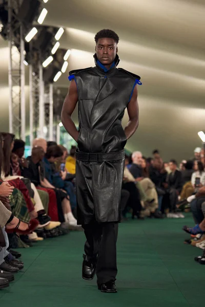 Look 4